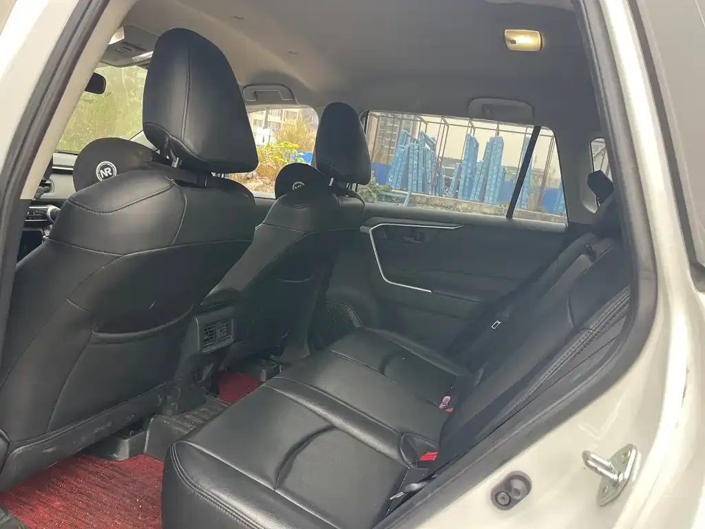 Toyota RAV4 2023 из CN, фото 2
