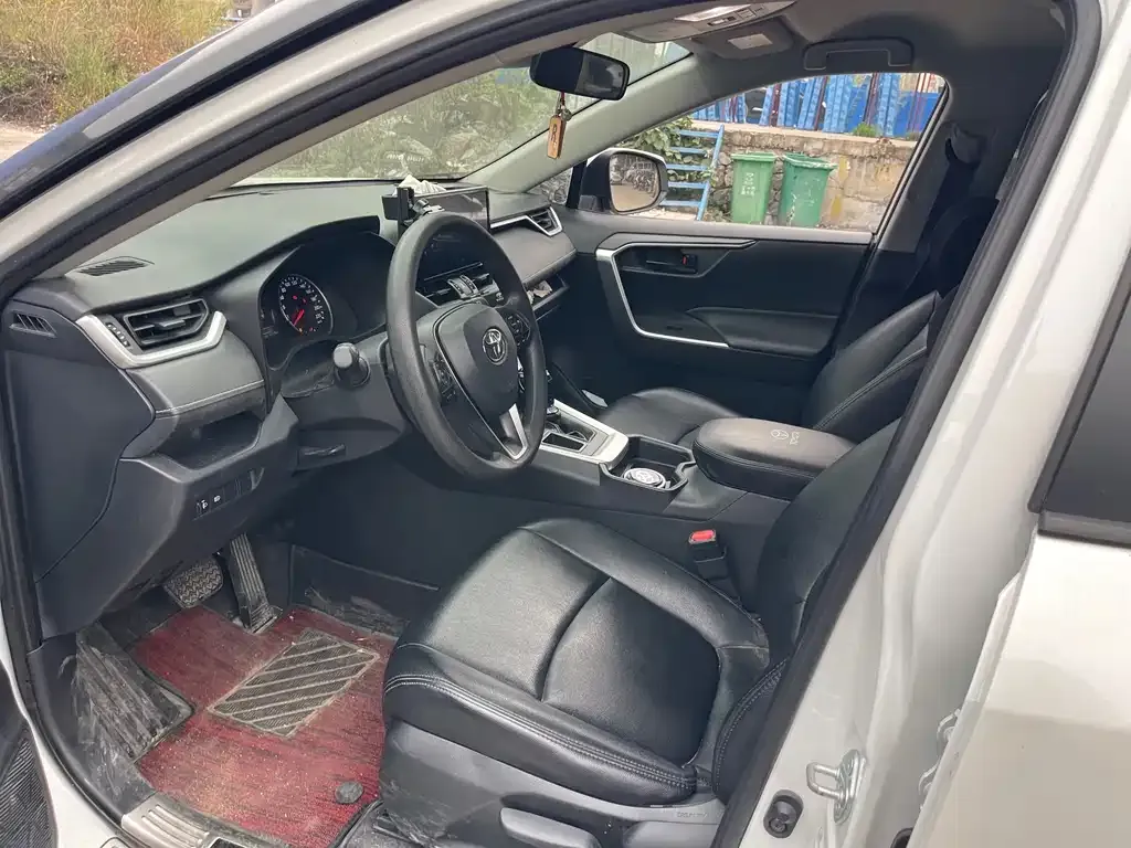 Toyota RAV4 2023 из CN, фото 7