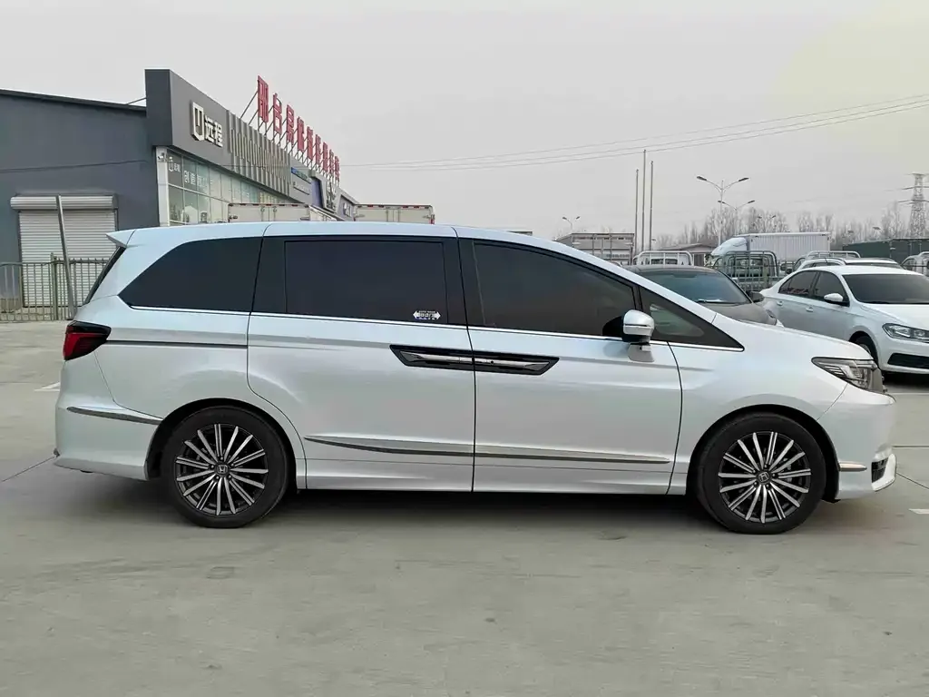 Honda Elysion 2023 из CN, фото 10