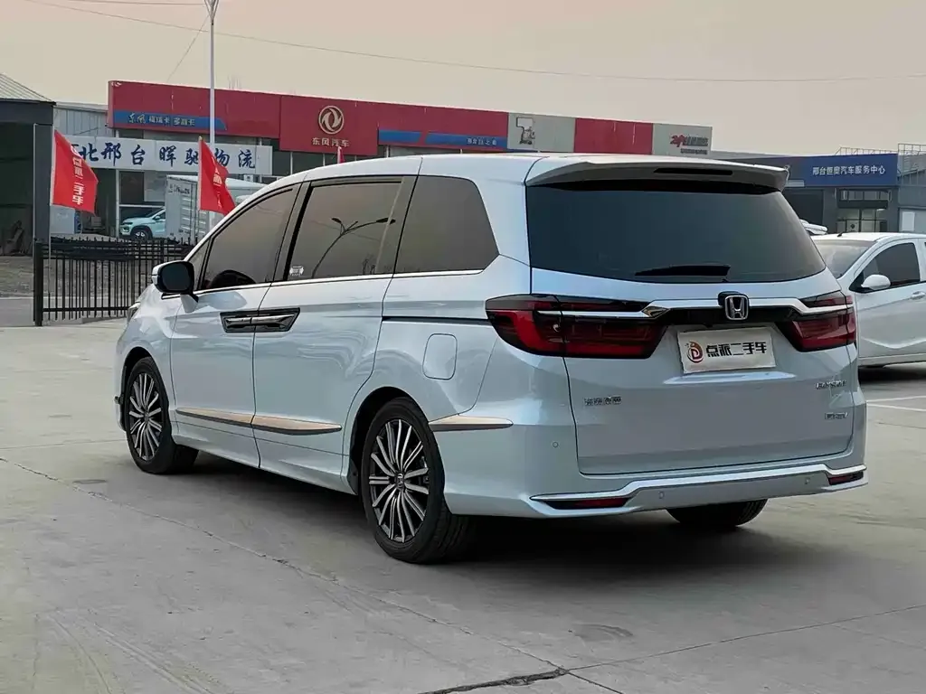 Honda Elysion 2023 из CN, фото 3