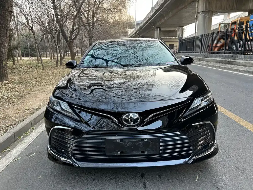 Toyota Camry — фото 8