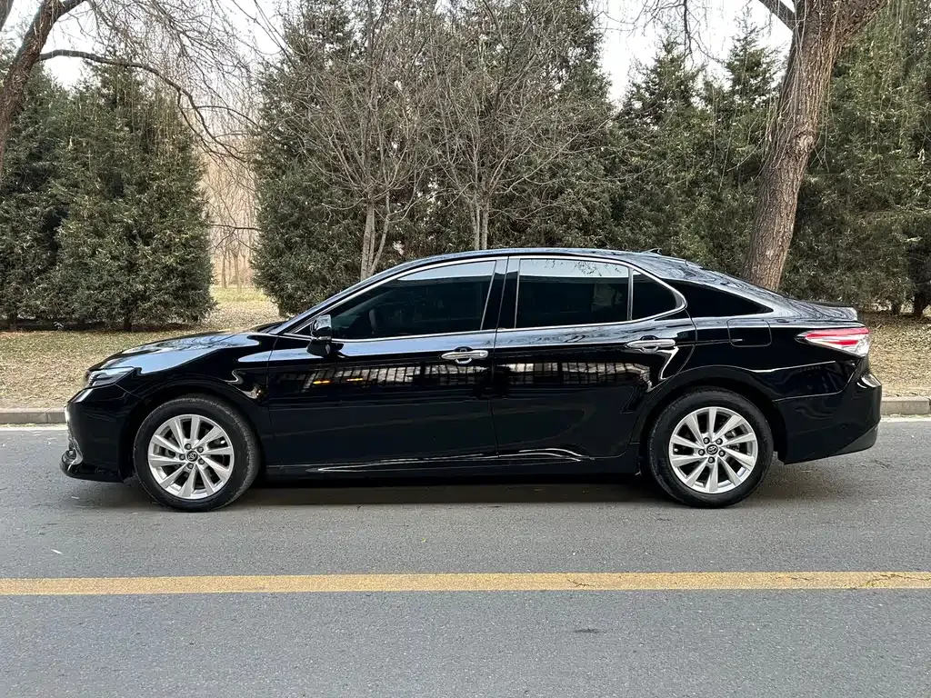 Toyota Camry — фото 10