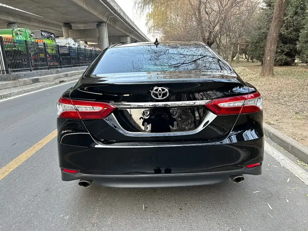 Toyota Camry — фото 7