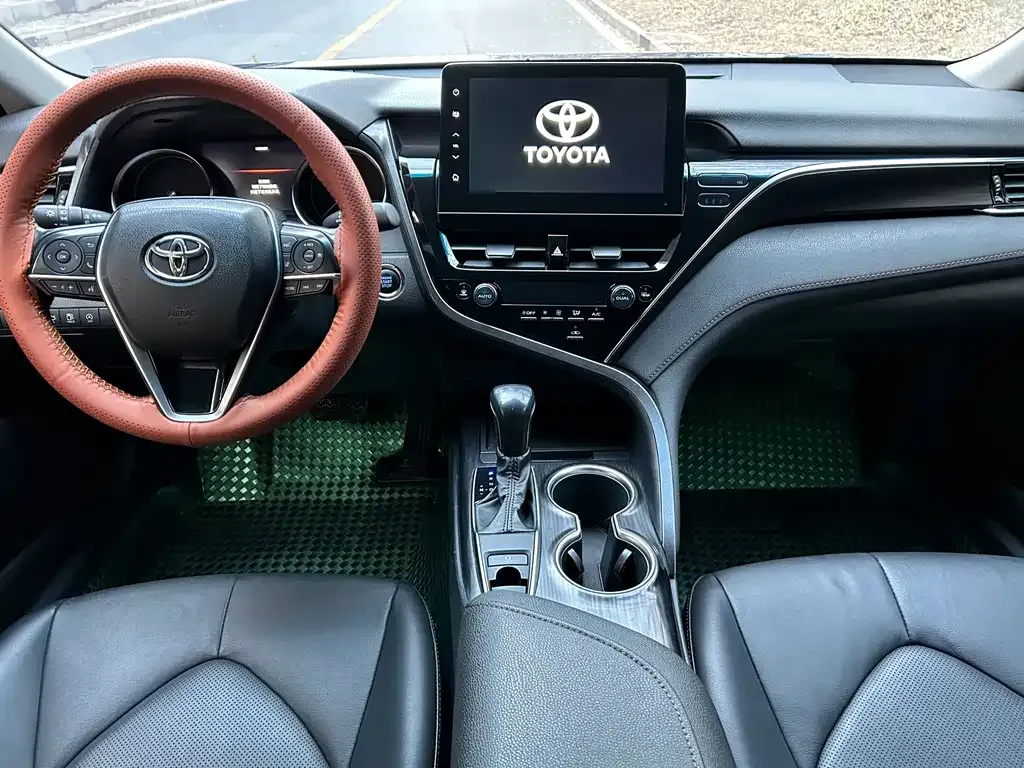 Toyota Camry — фото 5