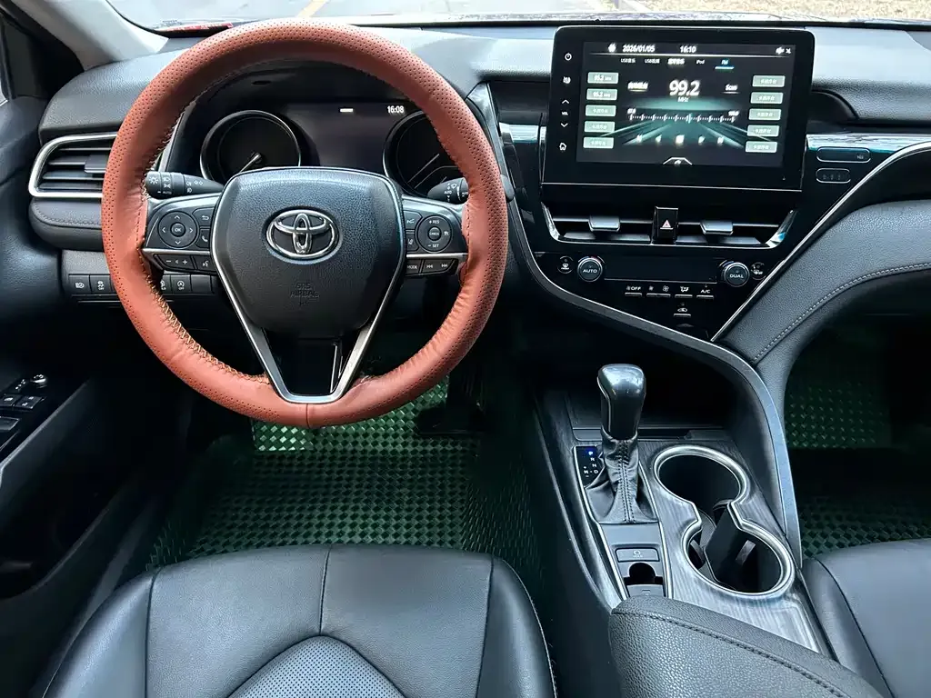 Toyota Camry — фото 3