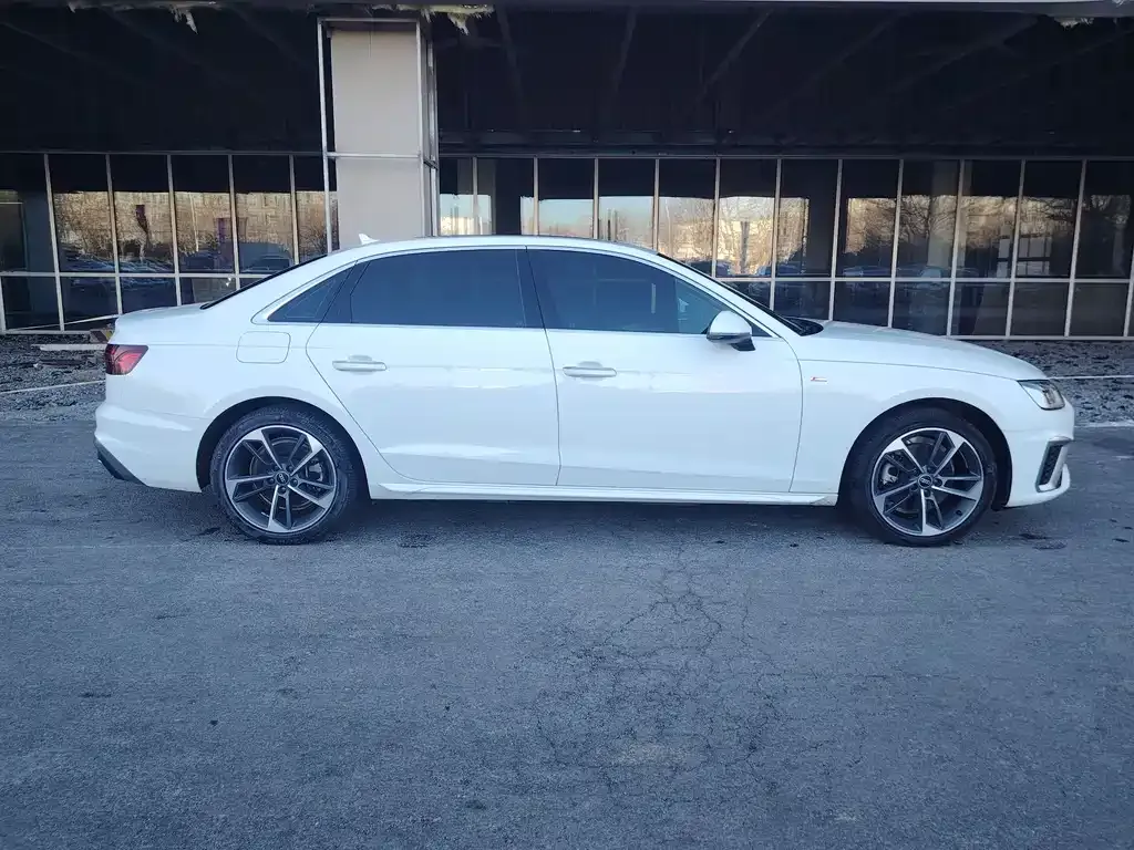 Audi A4L 2023 из CN, фото 2