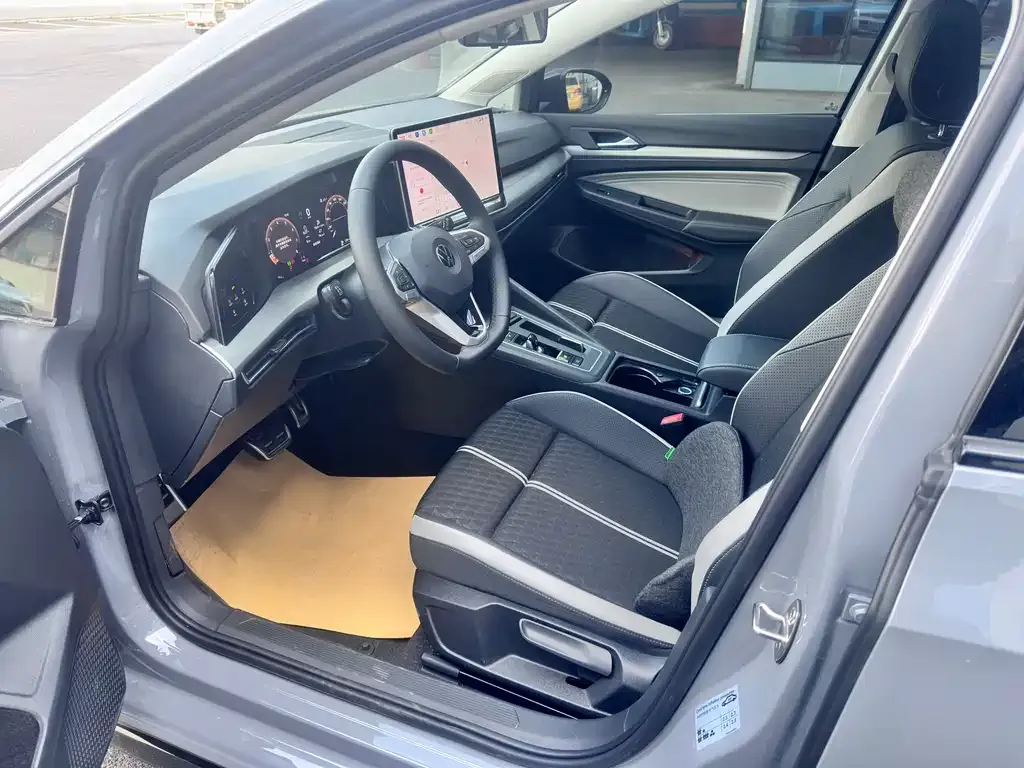 Volkswagen Golf 2025 из CN, фото 6