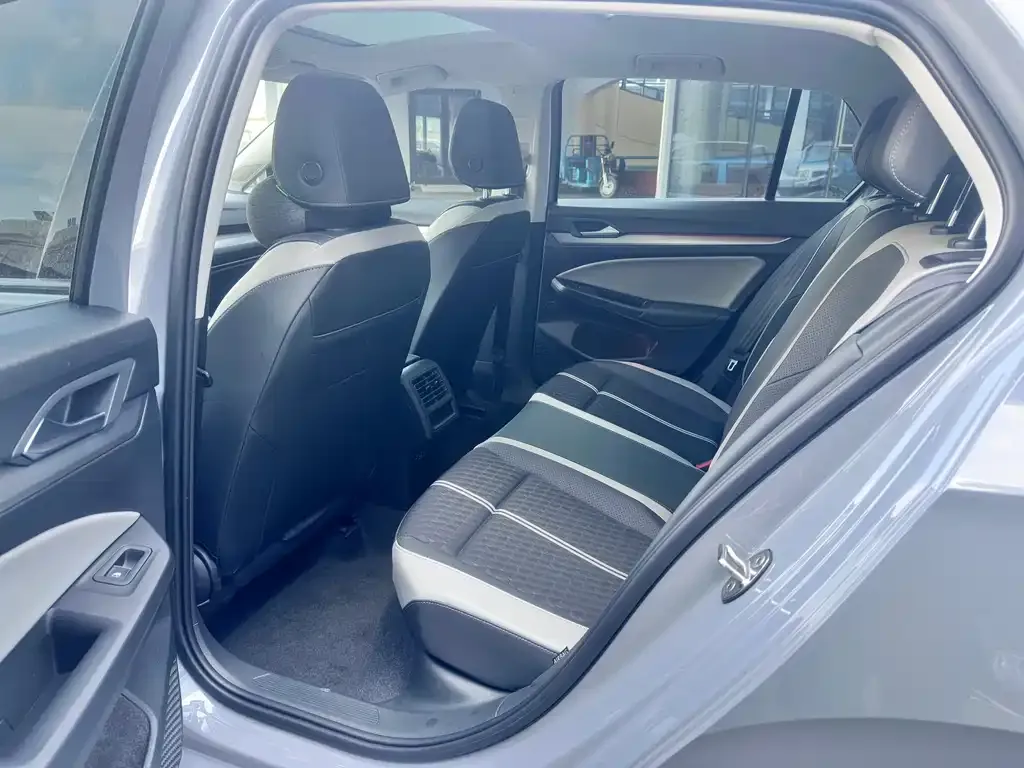 Volkswagen Golf 2025 из CN, фото 7