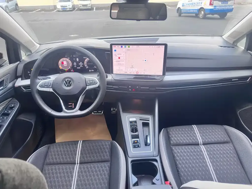 Volkswagen Golf 2025 из CN, фото 4
