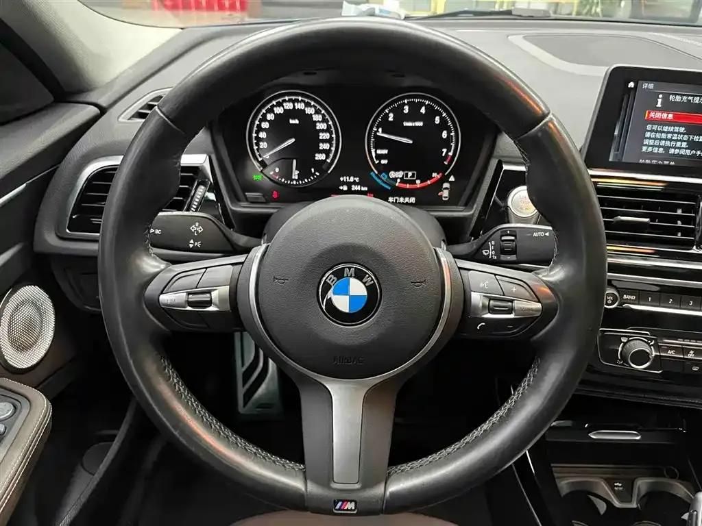 BMW 1 Series 2021 из CN, фото 3