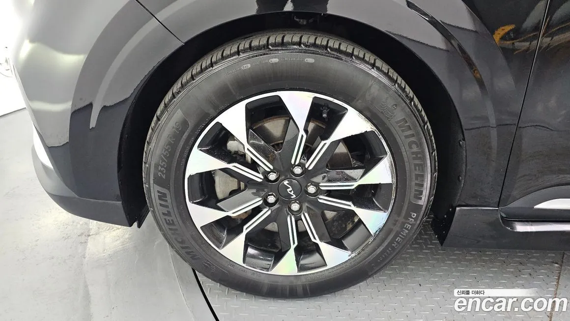 Kia Carnival — фото 10