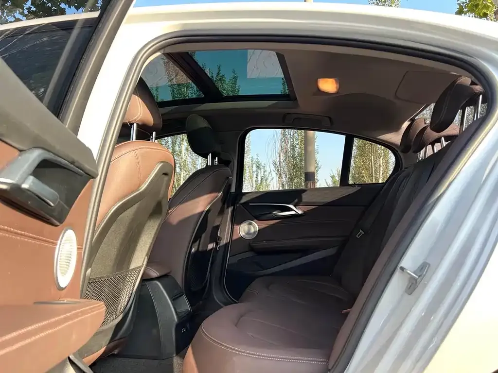 BMW 1 Series 2021 из CN, фото 2