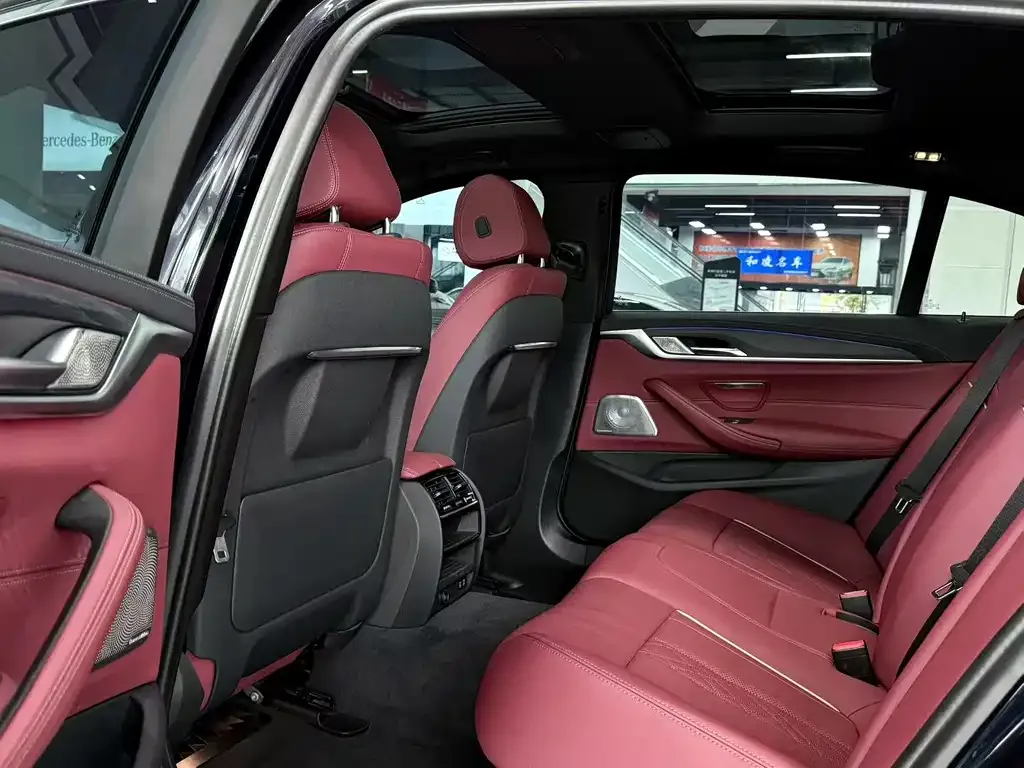 BMW 5 Series 2021 из CN, фото 5