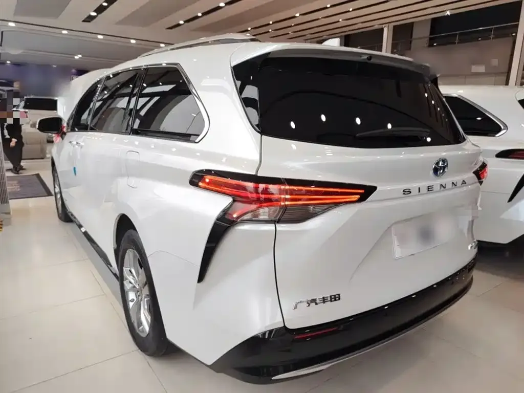Toyota Sienna — фото 10