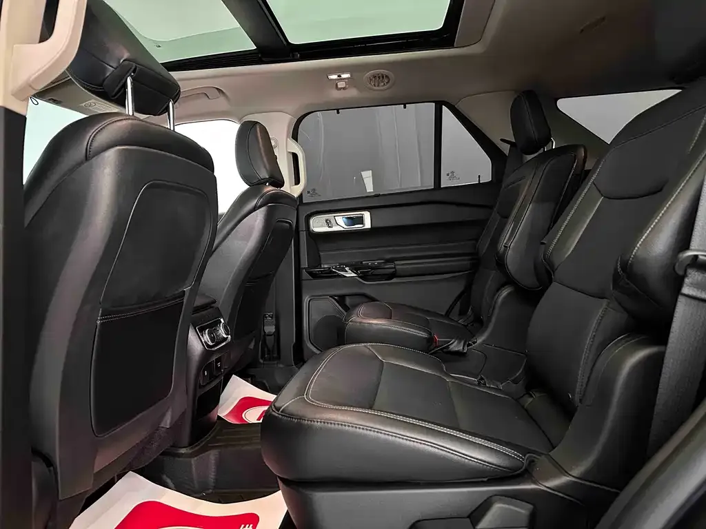Ford Explorer 2022 из CN, фото 2