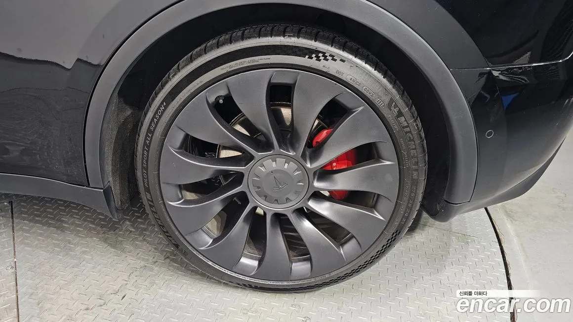 Tesla Model Y — фото 9