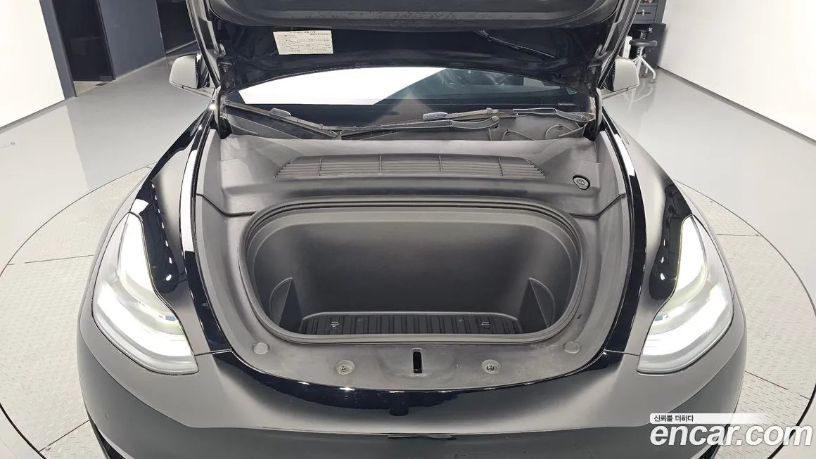 Tesla Model Y — фото 10
