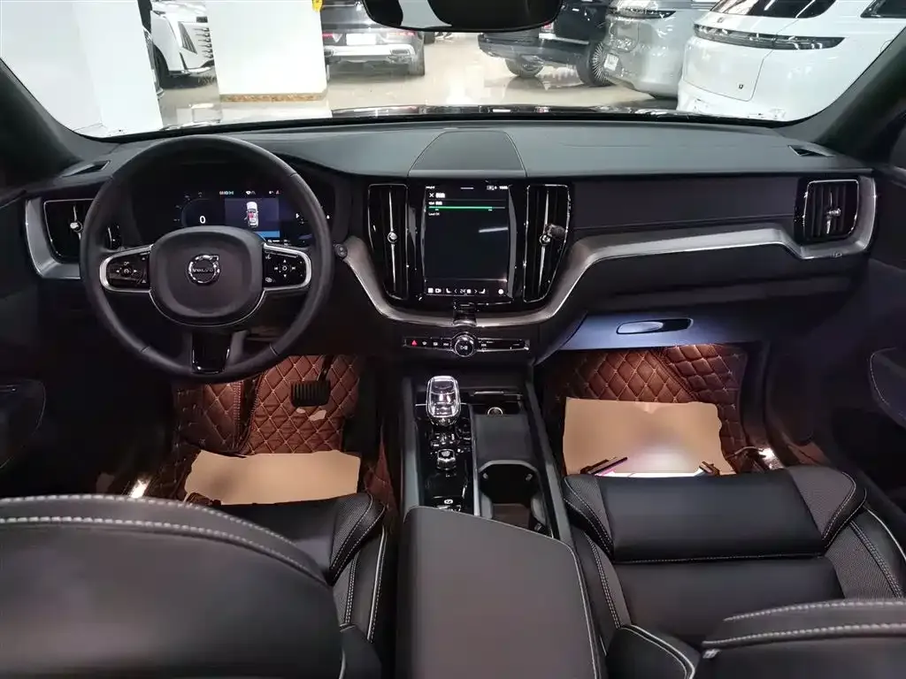 Volvo XC60 PHEV 2025 из CN, фото 2