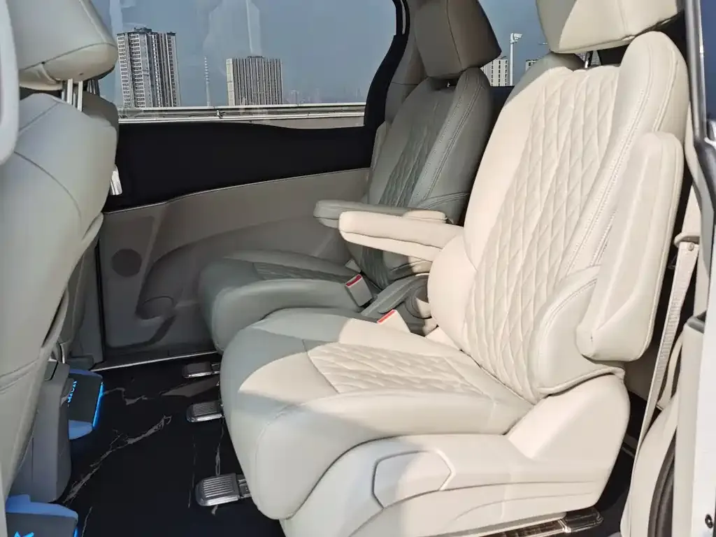 Buick GL8 2024 из CN, фото 3