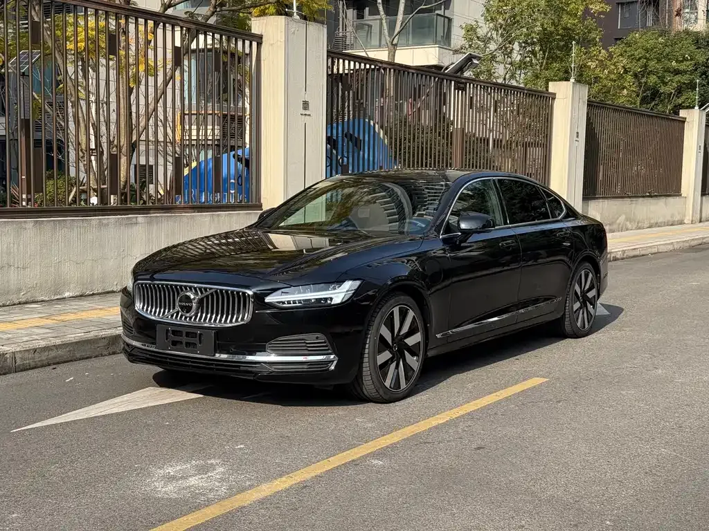 Volvo S90 PHEV 2024 из CN, фото 1