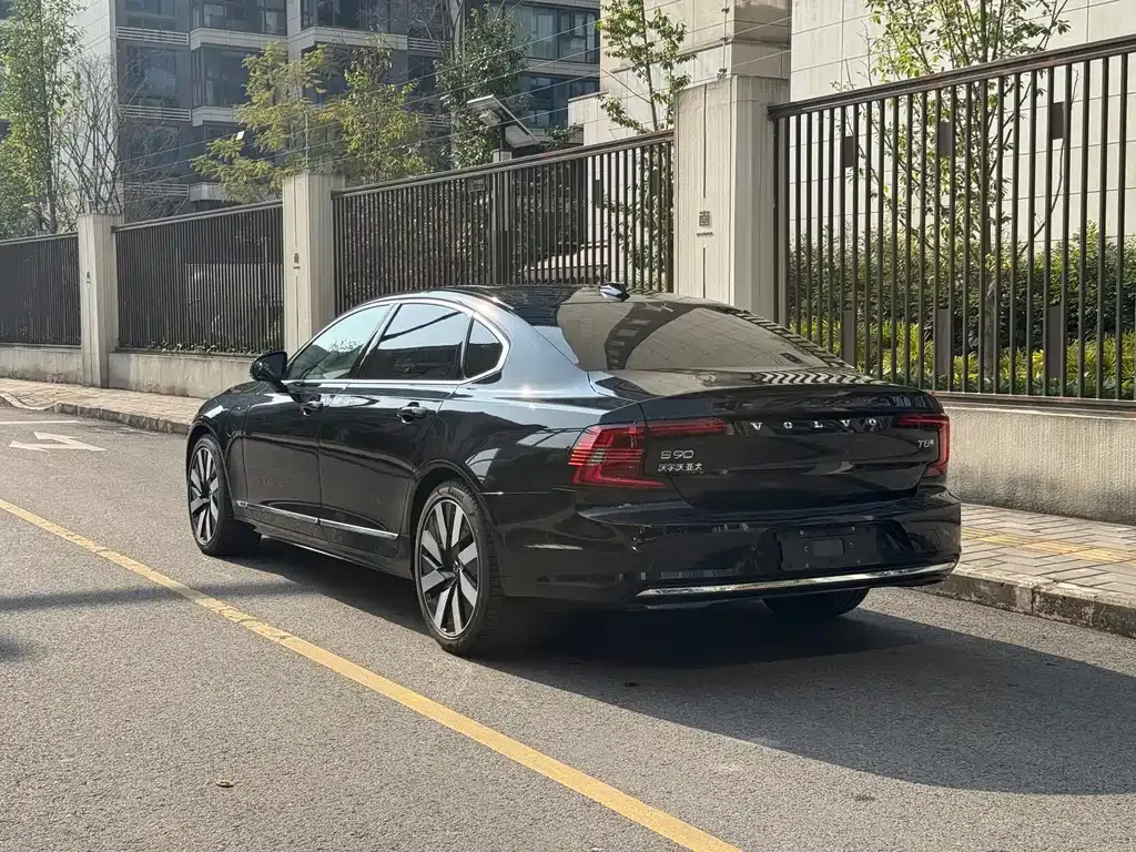Volvo S90 PHEV 2024 из CN, фото 10