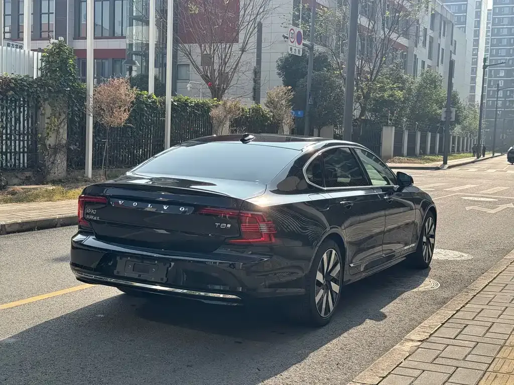 Volvo S90 PHEV 2024 из CN, фото 5