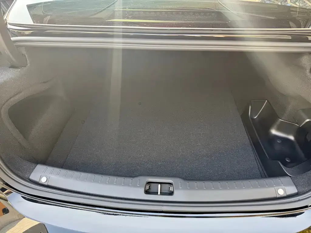 Volvo S90 PHEV 2024 из CN, фото 3