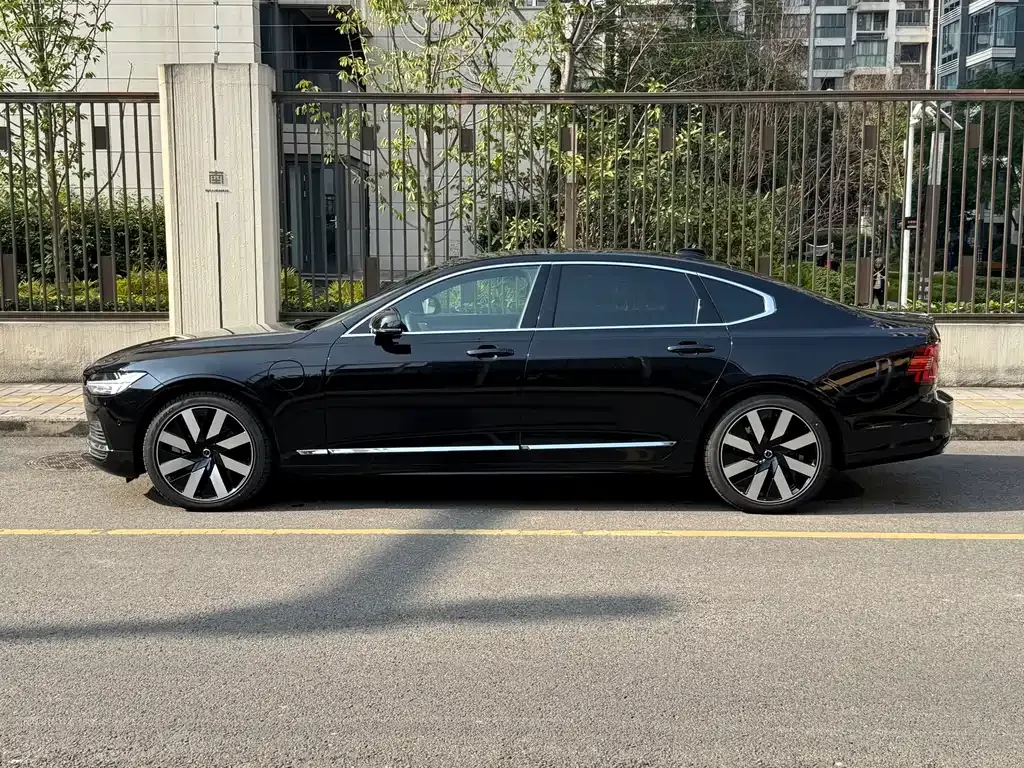 Volvo S90 PHEV 2024 из CN, фото 6