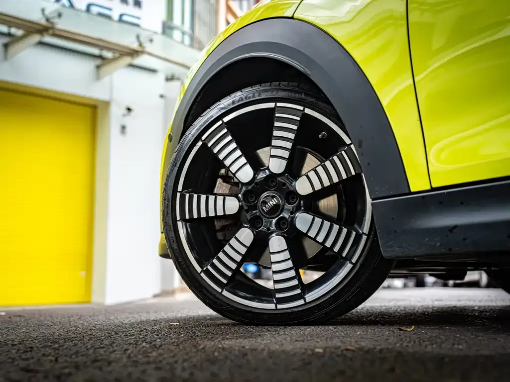 MINI Cooper (3-door) 2023 из CN, фото 2