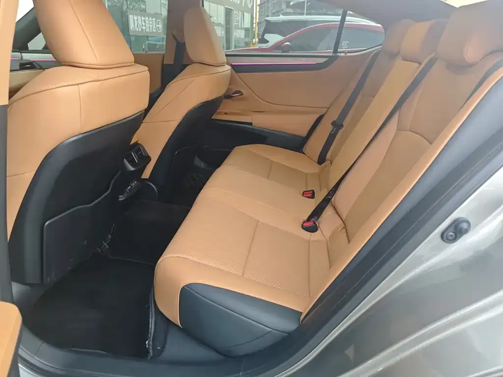 Lexus ES 2025 из CN, фото 2