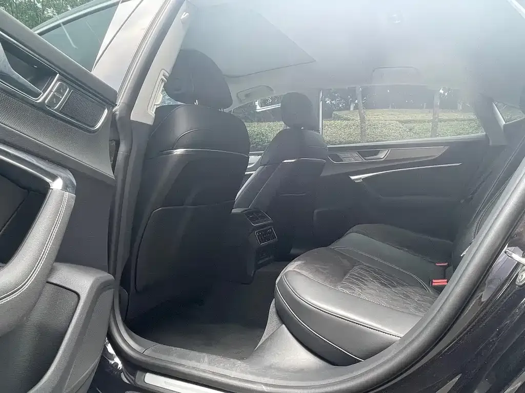 Audi A7L 2024 из CN, фото 6