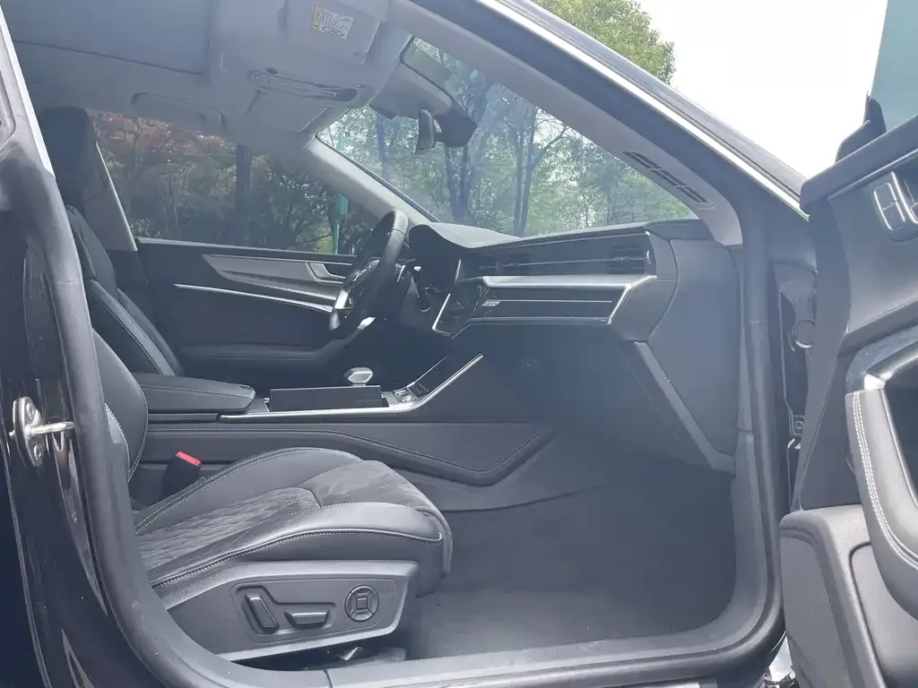 Audi A7L 2024 из CN, фото 3