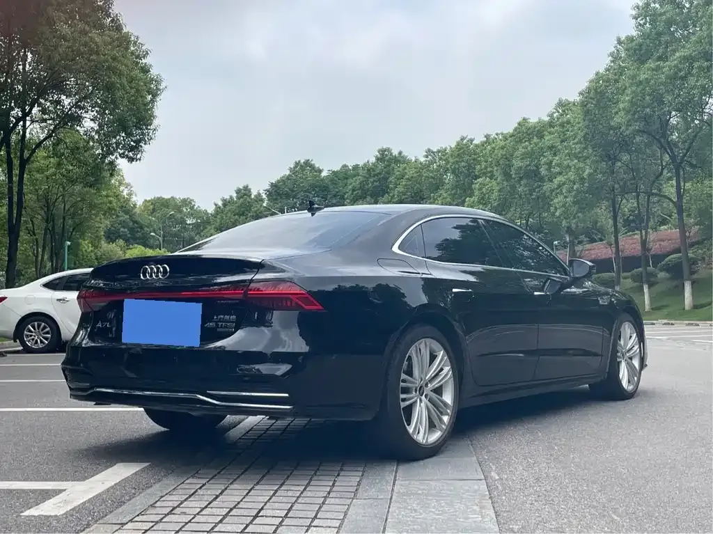 Audi A7L 2024 из CN, фото 7