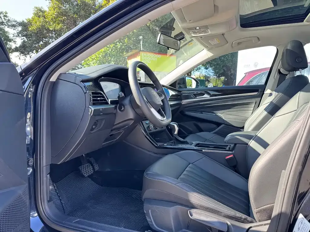 Volkswagen Passat 2023 из CN, фото 4