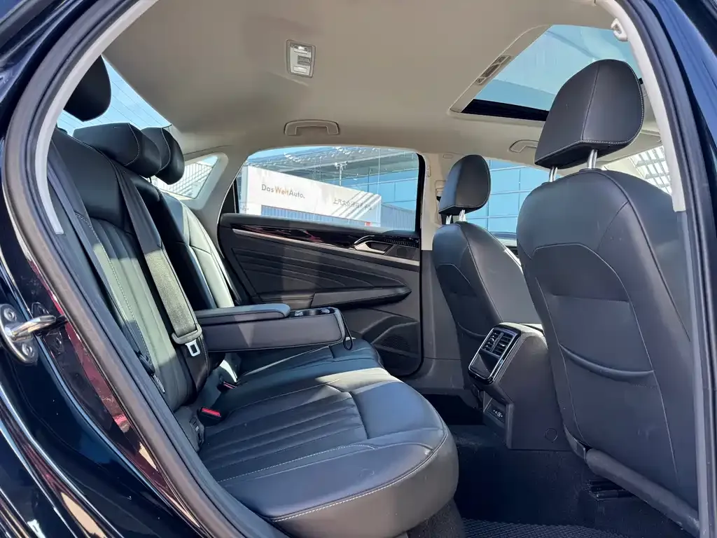 Volkswagen Passat 2023 из CN, фото 6