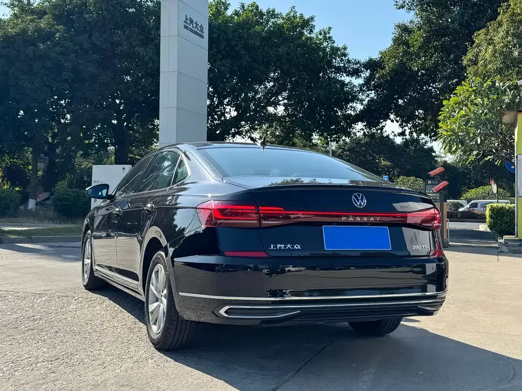 Volkswagen Passat 2023 из CN, фото 7