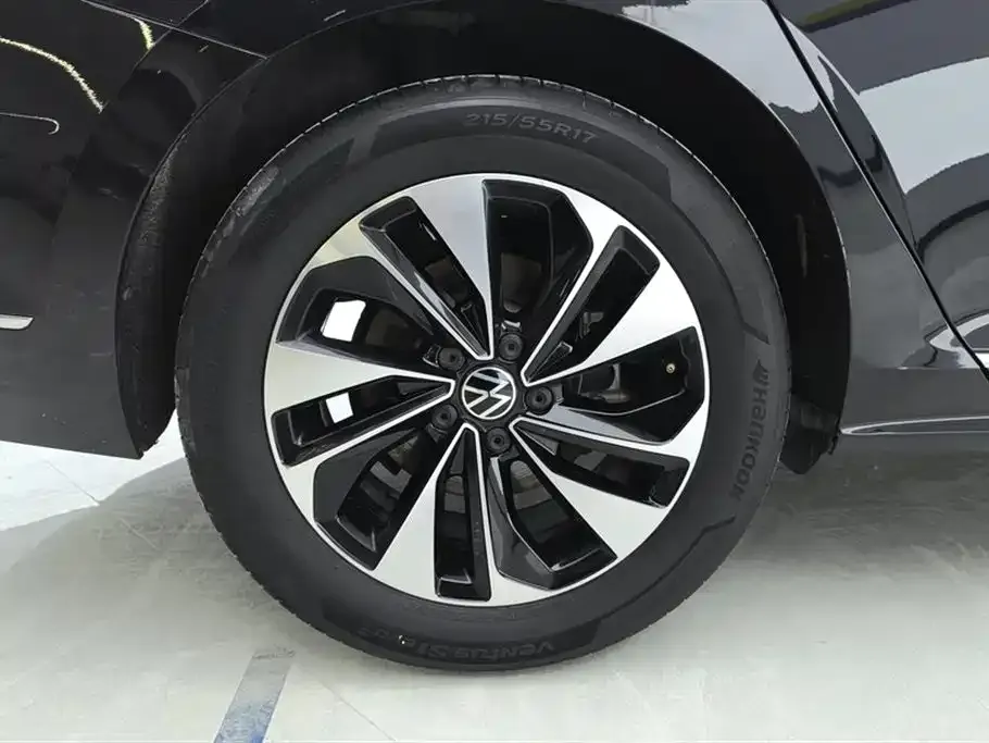 Volkswagen Passat 2023 из CN, фото 4