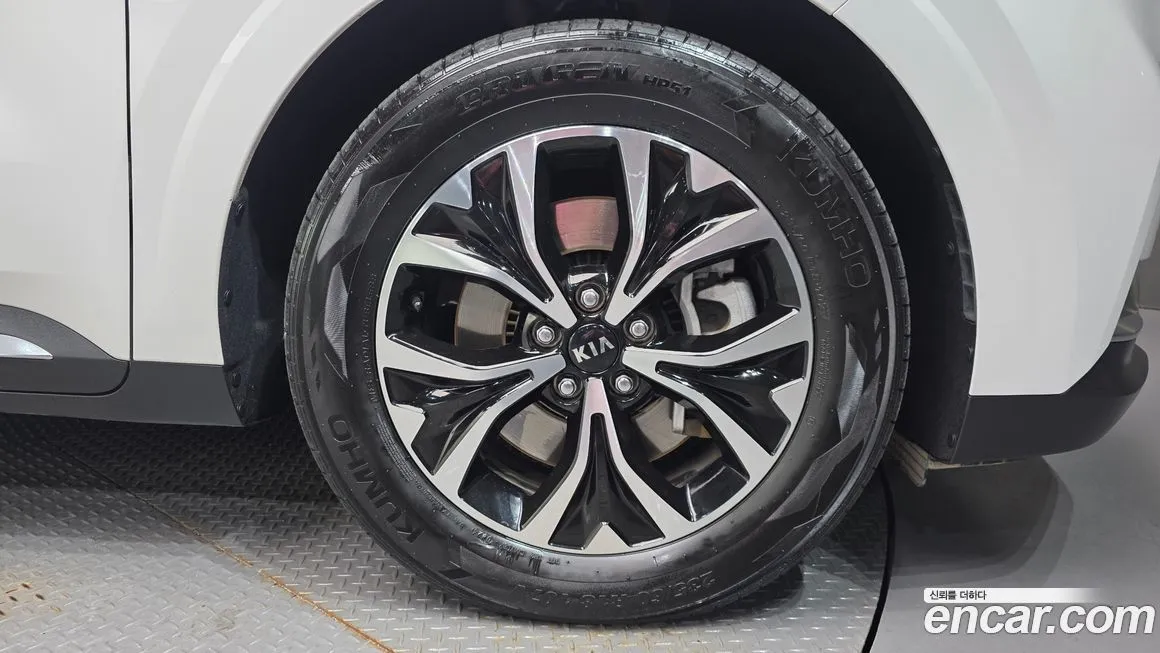 Kia Carnival — фото 10