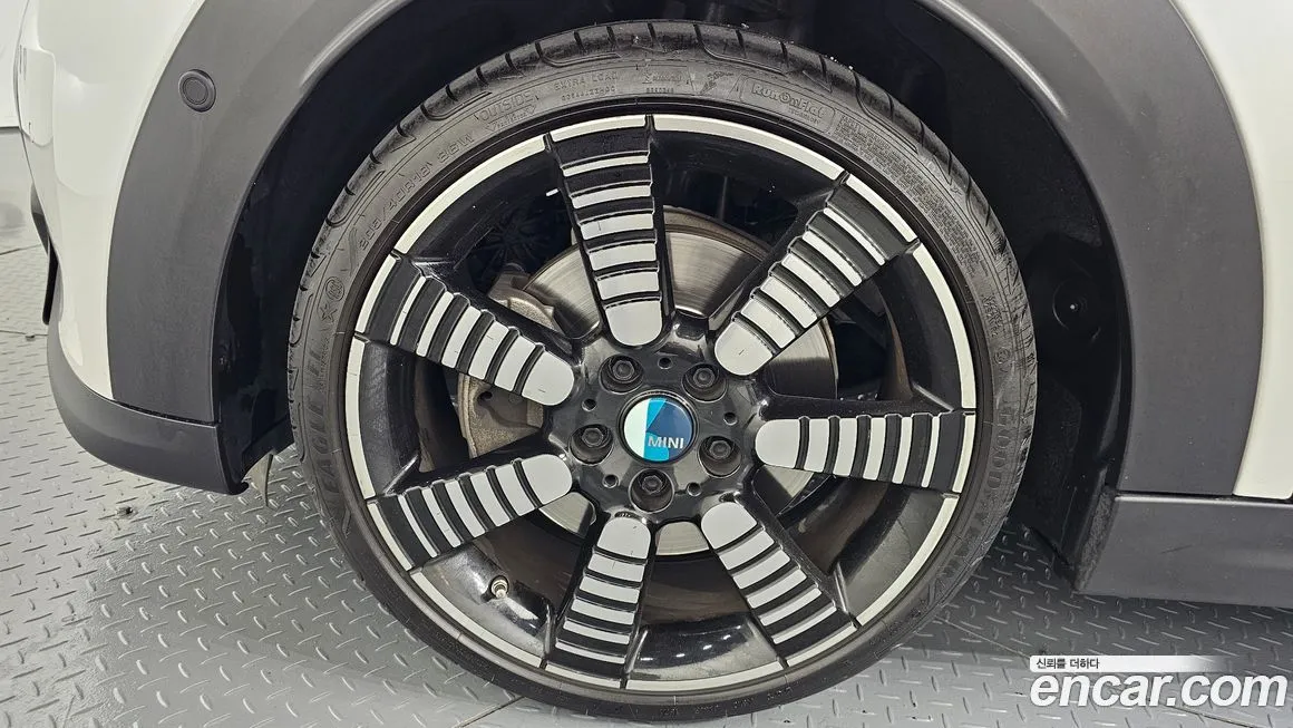 Mini Cooper Convertible 2023 из KR, фото 7