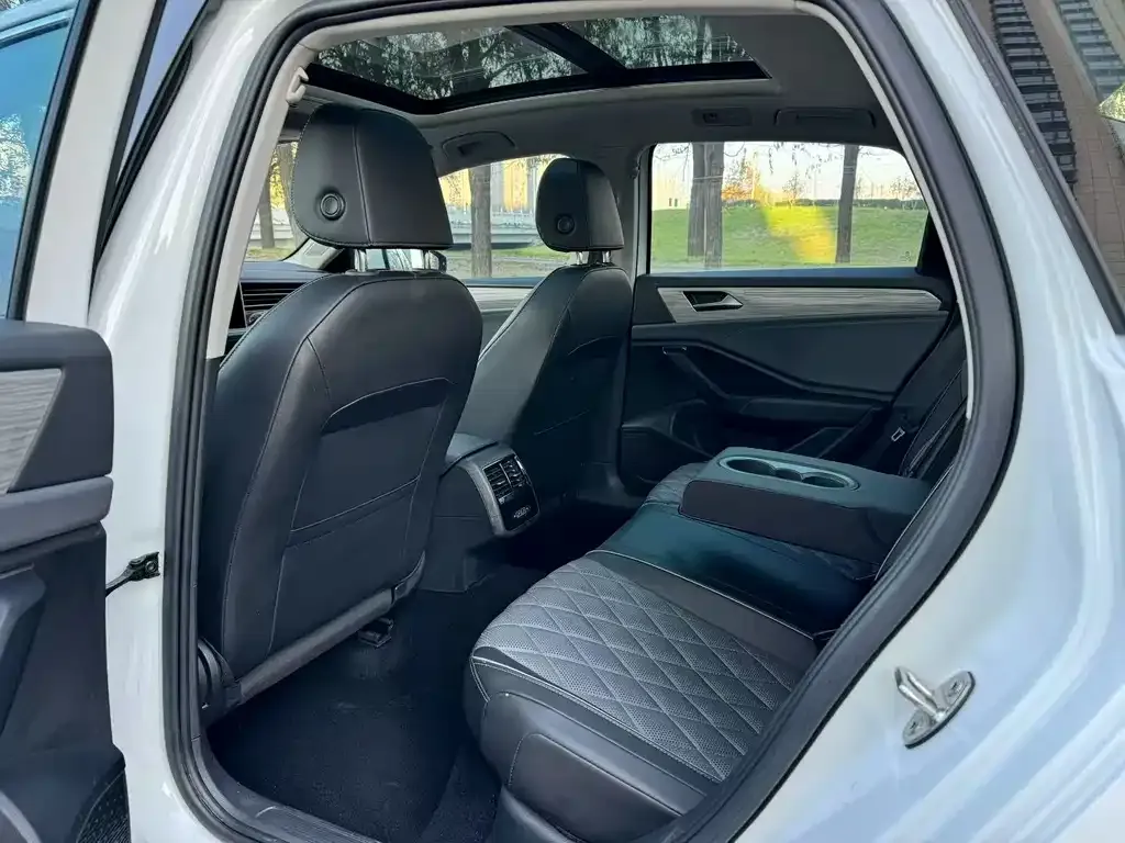 Volkswagen Sagitar 2023 из CN, фото 5