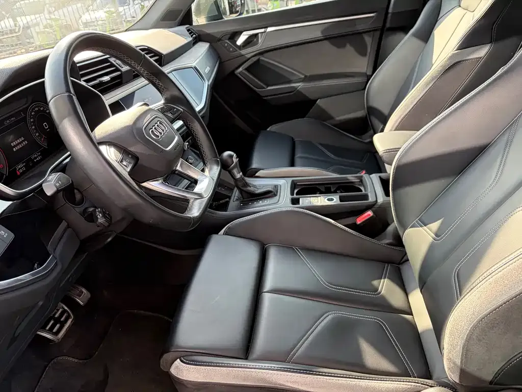 Audi Q3 2023 из CN, фото 2