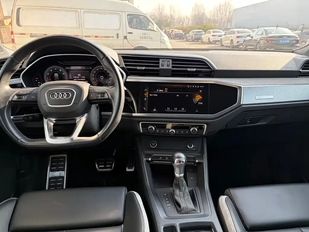 Audi Q3 2023 из CN, фото 4