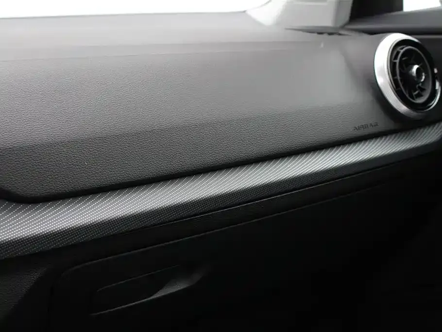 Audi Q2L 2025 из CN, фото 7