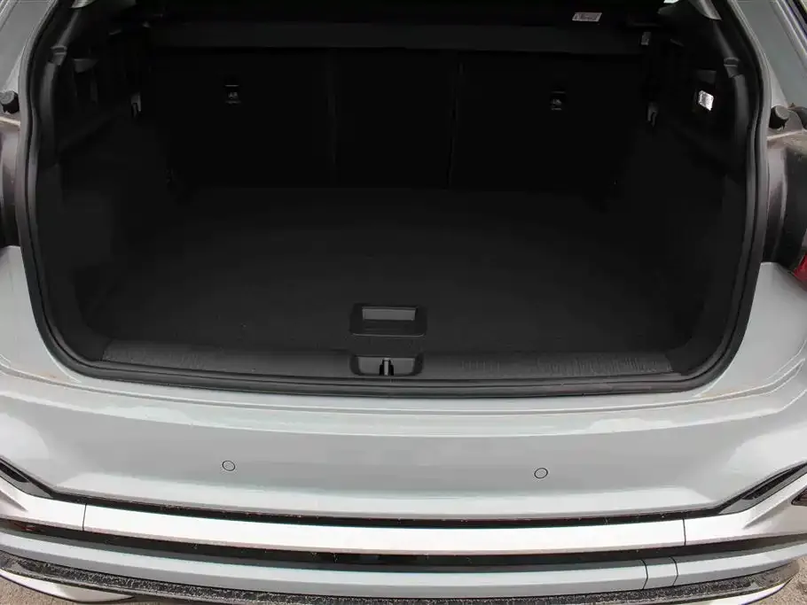 Audi Q2L 2025 из CN, фото 2