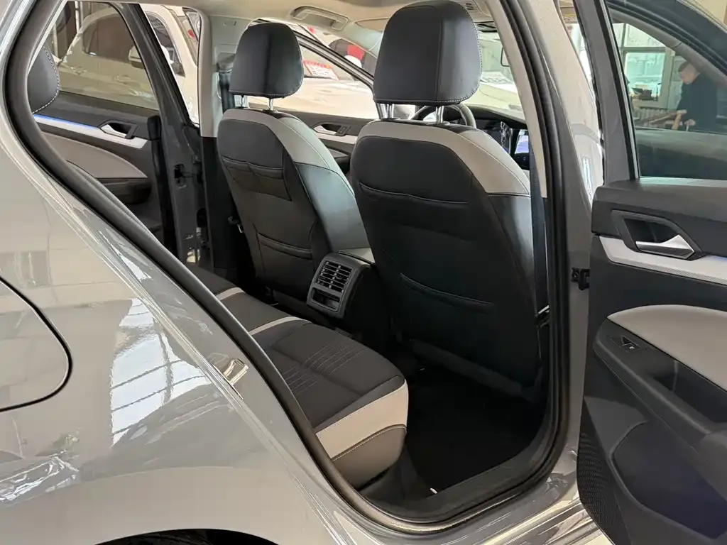 Volkswagen Golf 2022 из CN, фото 10