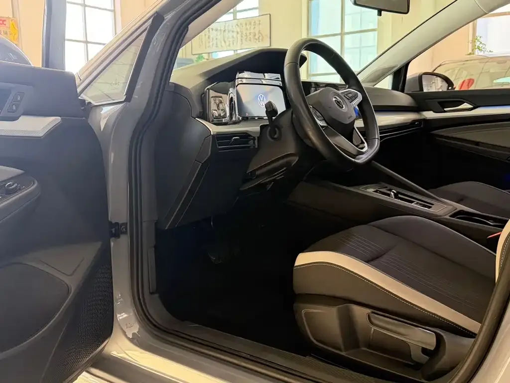 Volkswagen Golf 2022 из CN, фото 4