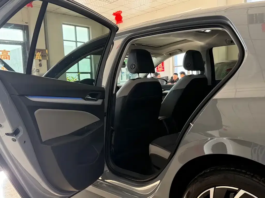 Volkswagen Golf 2022 из CN, фото 6