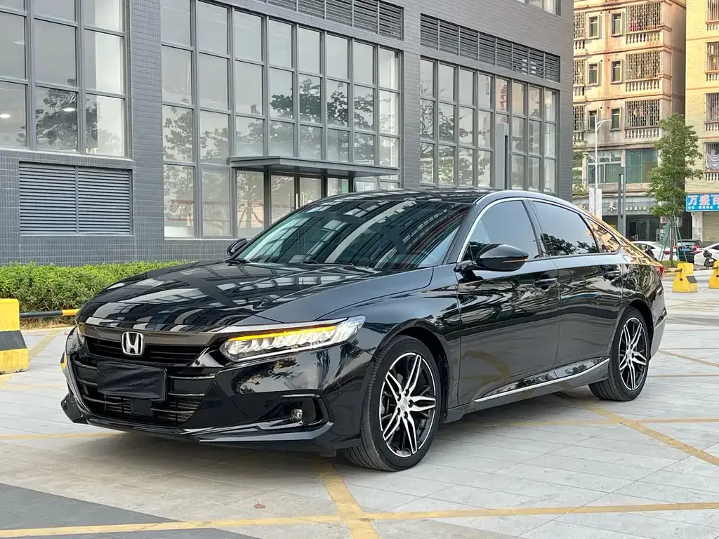Honda Accord — фото 1
