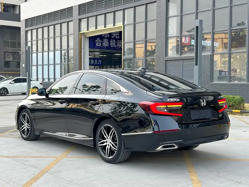 Honda Accord — фото 4