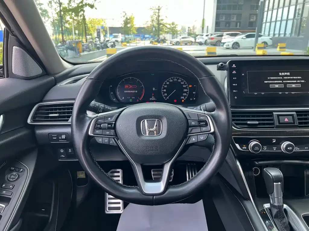 Honda Accord — фото 7